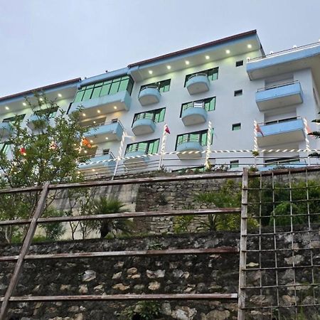 Bojinee Nagarkot Resort Нагаркот Экстерьер фото