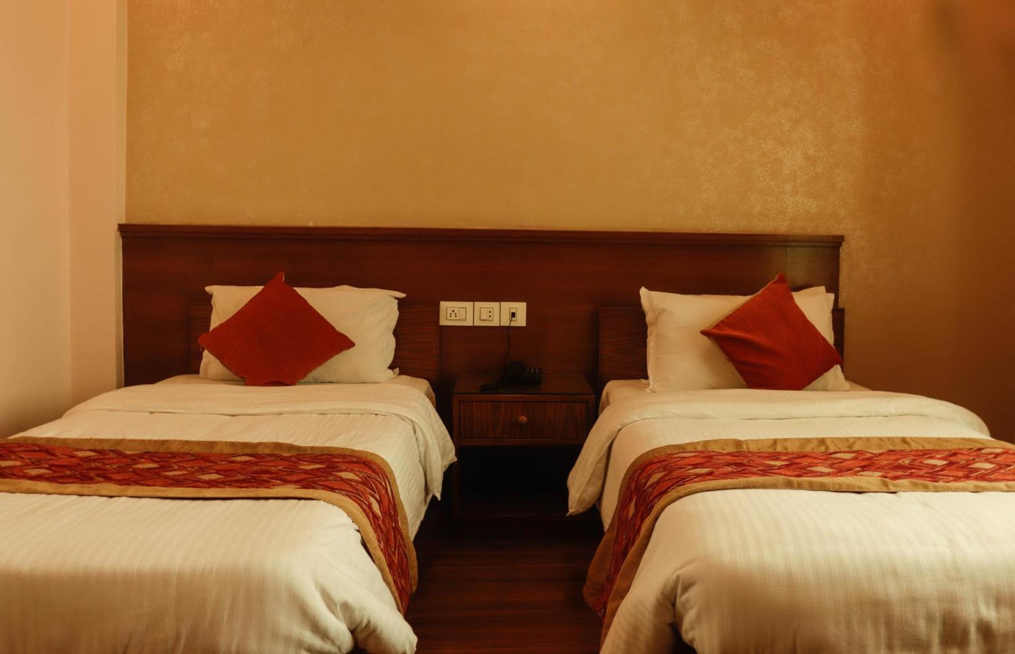 Bojinee Nagarkot Resort Нагаркот Экстерьер фото