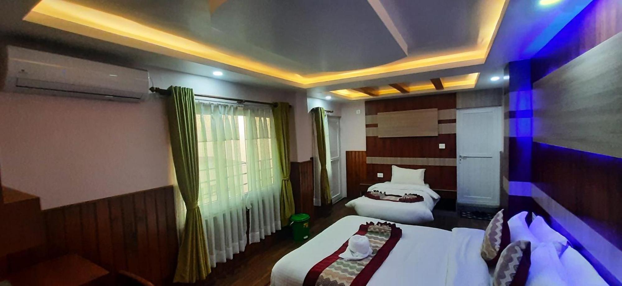Bojinee Nagarkot Resort Нагаркот Экстерьер фото