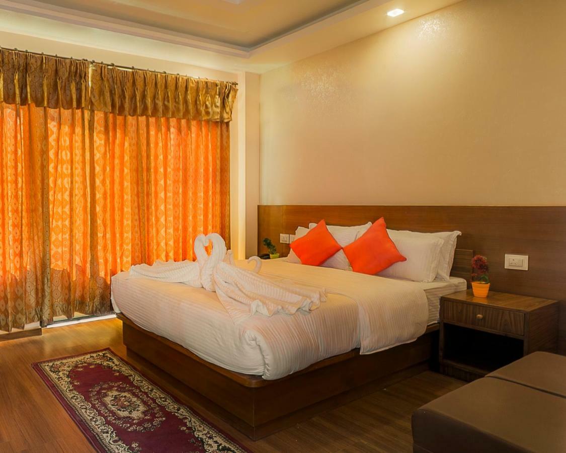 Bojinee Nagarkot Resort Нагаркот Экстерьер фото